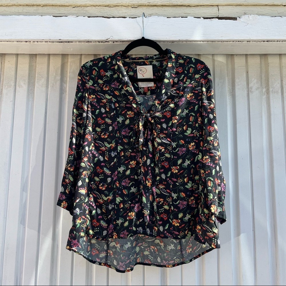 52 CONVERSATIONS BY ANTHROPOLOGIE black floral bow tie front blouse